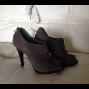 NINE WEST olive suede peep toe booties.